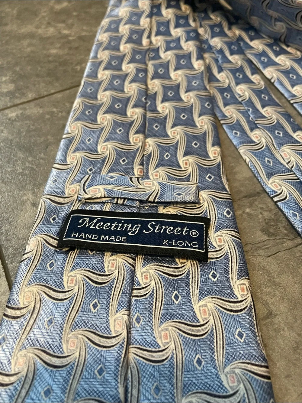 Handmade 100% silk vintage tie